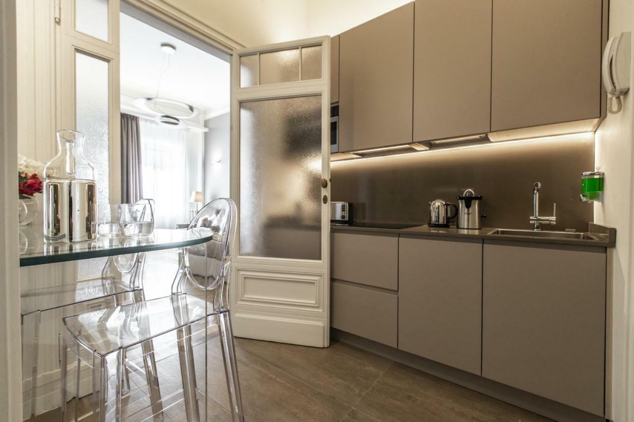 Апартаменты Duomo View Design Studio R&R Милан Экстерьер фото